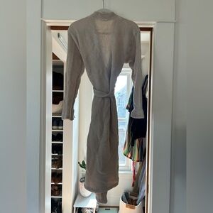Coyuchi Robe light grey